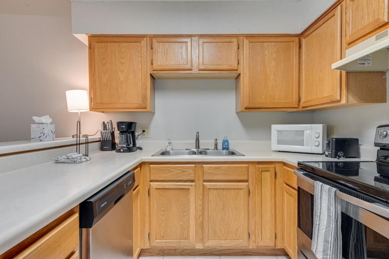 Cozy 1Br Condo With Pool And Gym Centrally Located Ντέστιν Εξωτερικό φωτογραφία